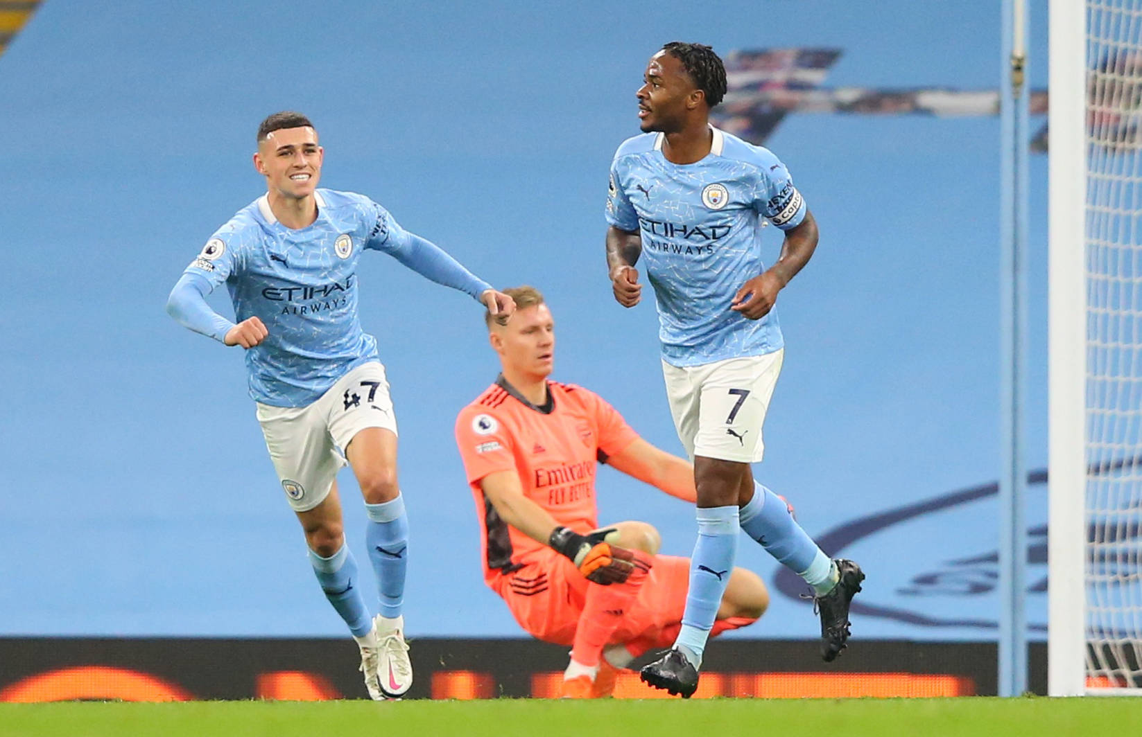 据领跑双方 据领跑双方